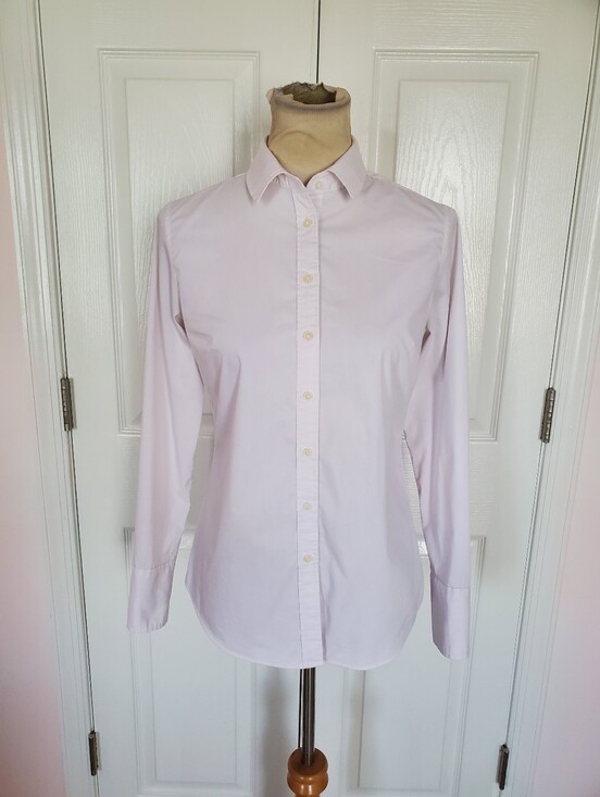Banana Republic Tops - Banana Republic "RileyII" Shirt Designed to Create a Tailored Silhoutte (Size 6)